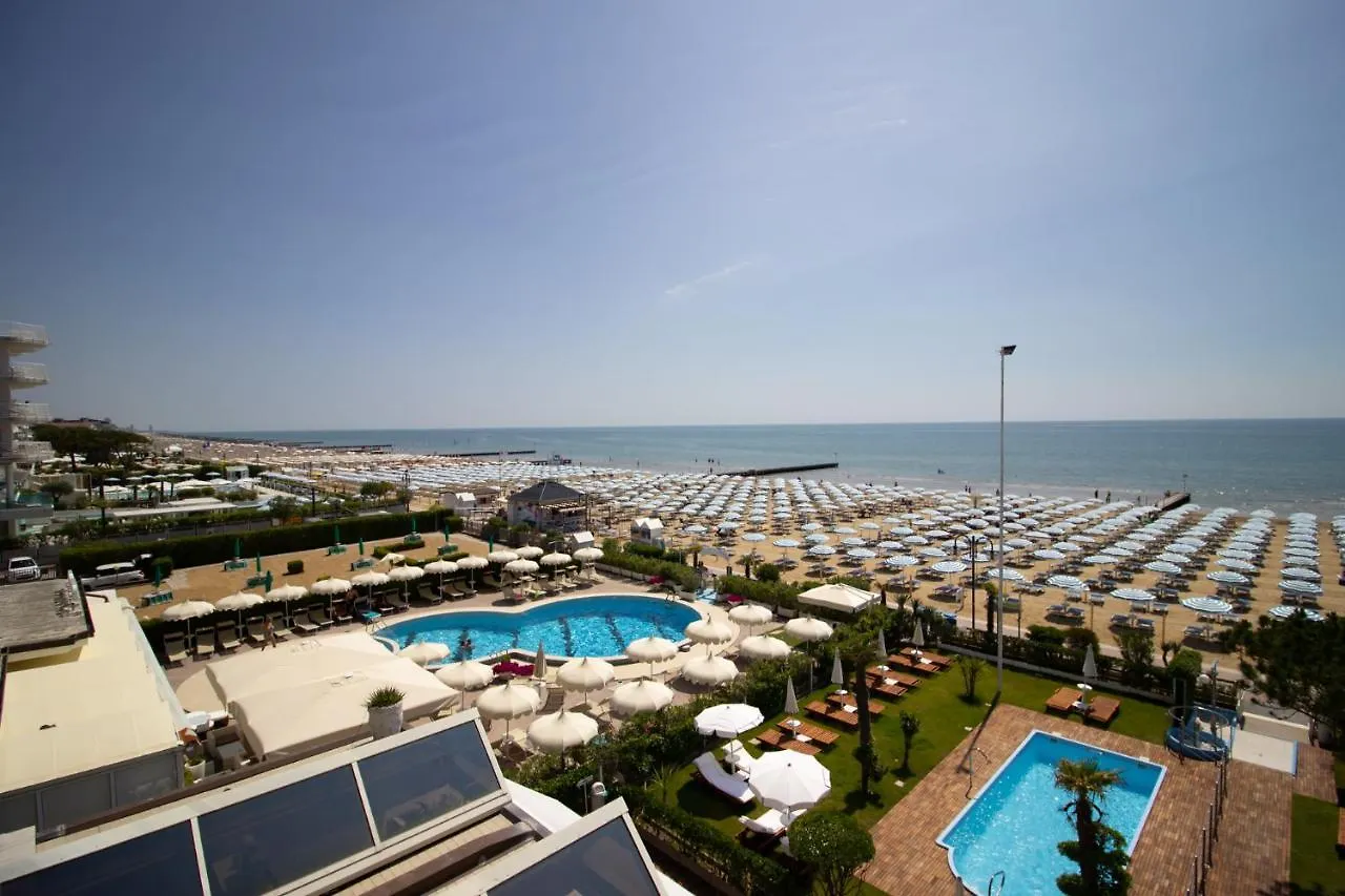 Hotel Universo ليدو دي يسولو إيطاليا