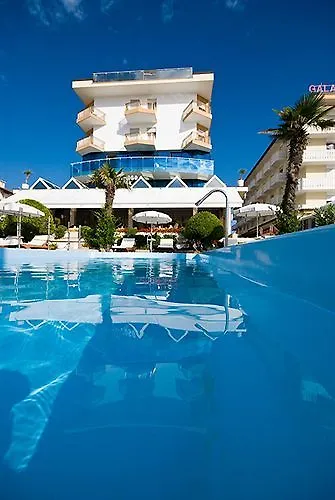 Hotel Universo ليدو دي يسولو إيطاليا