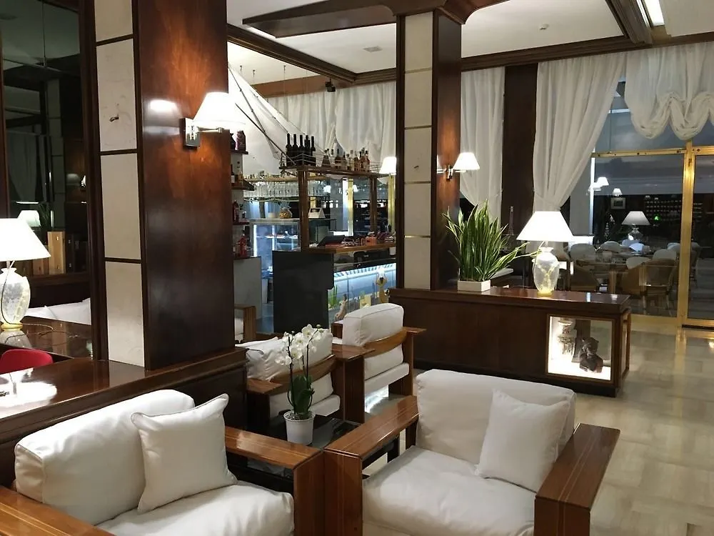 Hotel Universo ليدو دي يسولو