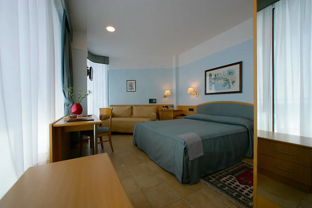 Hotel Universo ليدو دي يسولو