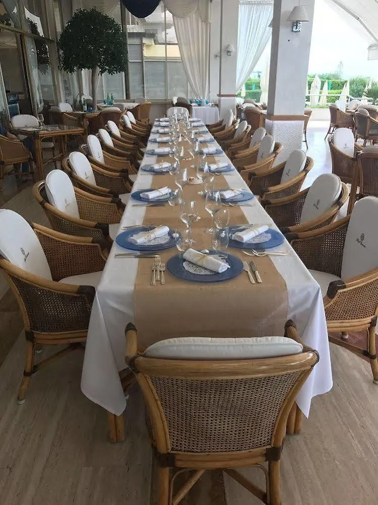 Hotel Universo ليدو دي يسولو إيطاليا